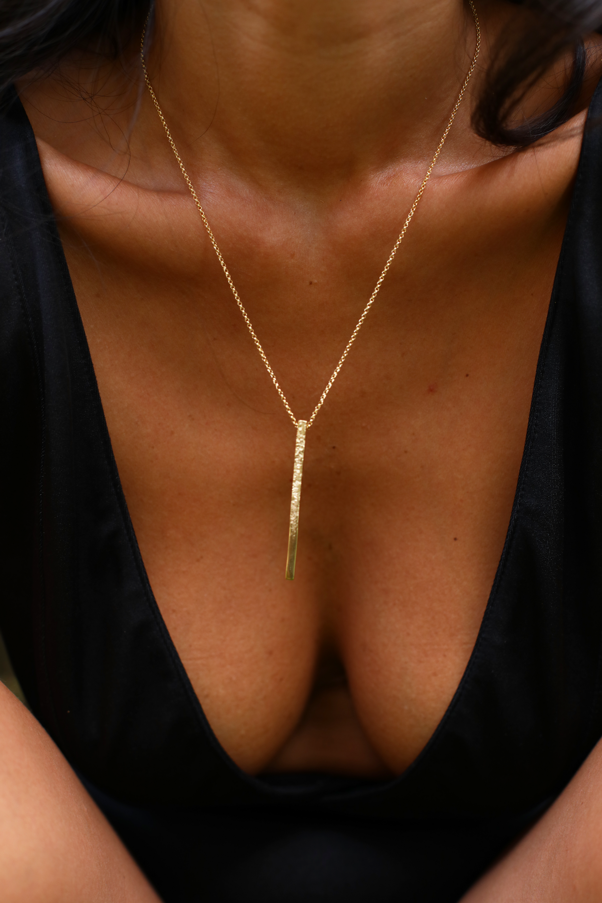 Colar Aisara Vertical Prata com Banho Ouro